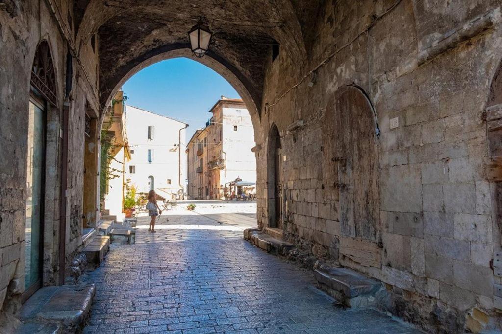 Casa Vitelli - Centro Storico A Due Passi Da Tutto Lägenhet Terracina Exteriör bild