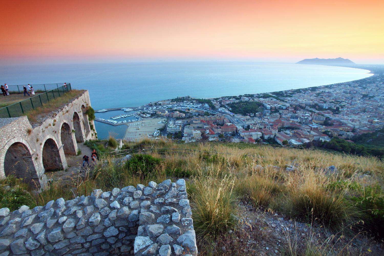 Casa Vitelli - Centro Storico A Due Passi Da Tutto Lägenhet Terracina Exteriör bild