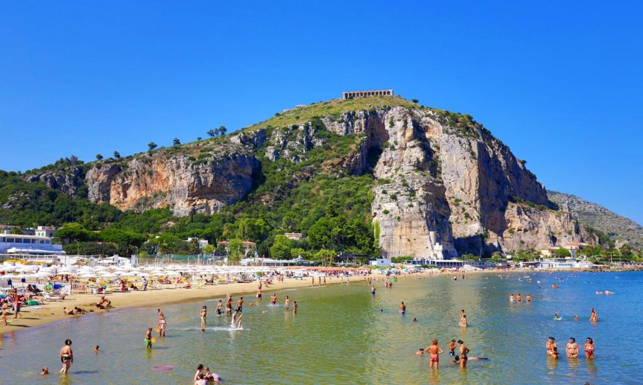 Casa Vitelli - Centro Storico A Due Passi Da Tutto Lägenhet Terracina Exteriör bild